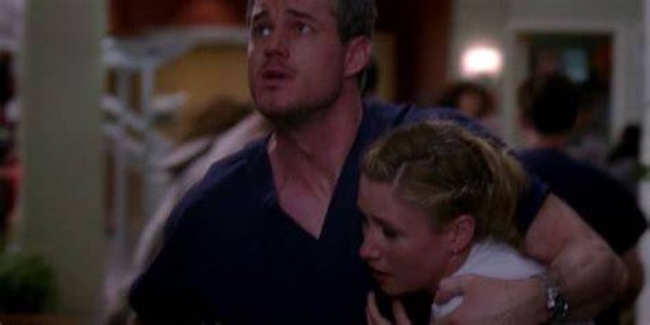 Mark protects Lexie during the hospital tragedy.