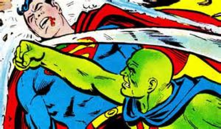 Martian Manhunter knocks out superman by reading his mind