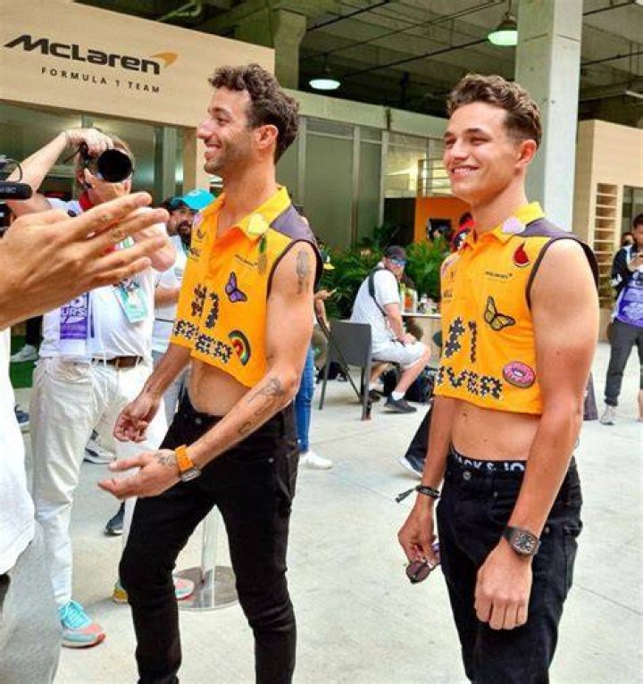 McLaren F1 Fans Out of Words as Norris & Ricciardo Show Up With Bizarre Crop
Tops to Miami Alongside James Corden