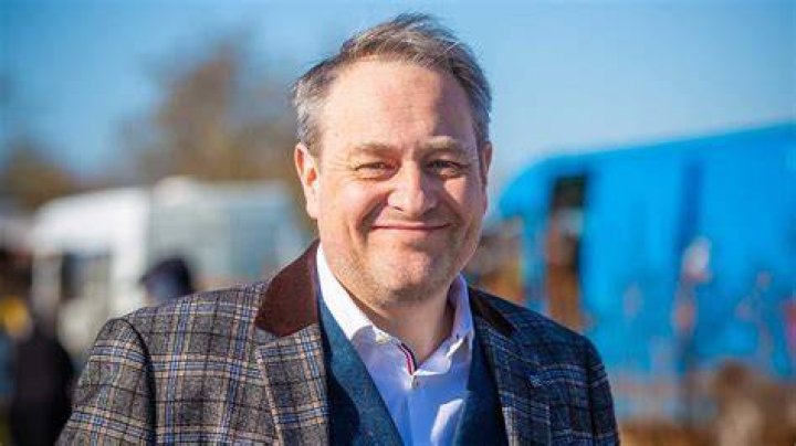 Meet Nick Hall! His Wikipedia, Wife, Age