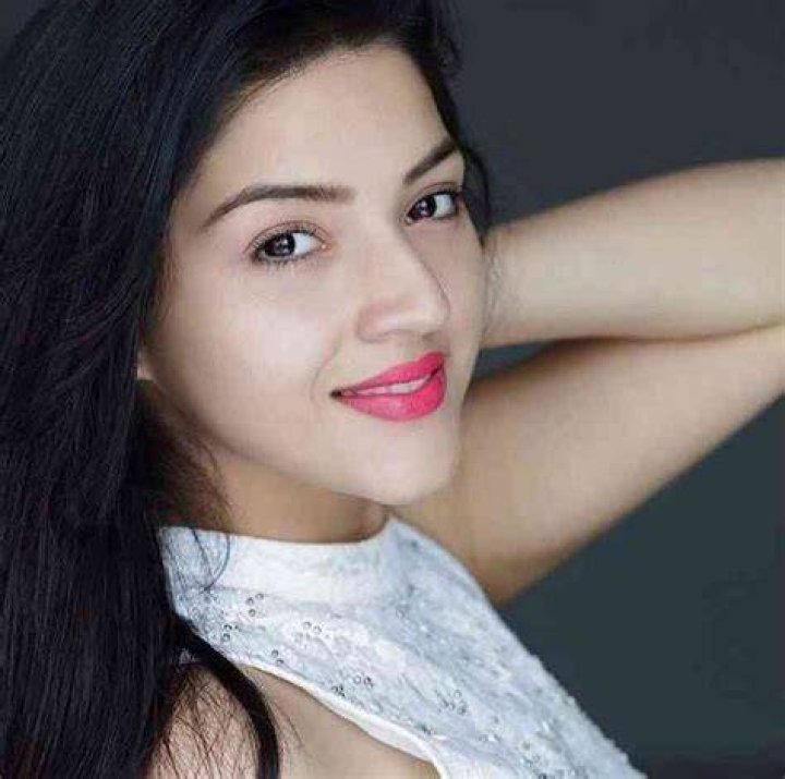 Mehreen Pirzada Net Worth, Affairs, Height, Age, Bio and More