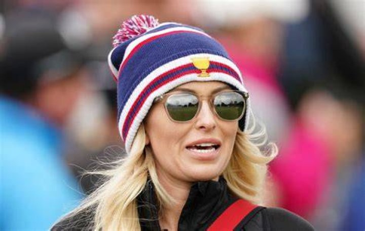“Melting”: Wayne Gretzky’s Daughter Paulina Surprises Close Friend With a
Heartwarming Gesture