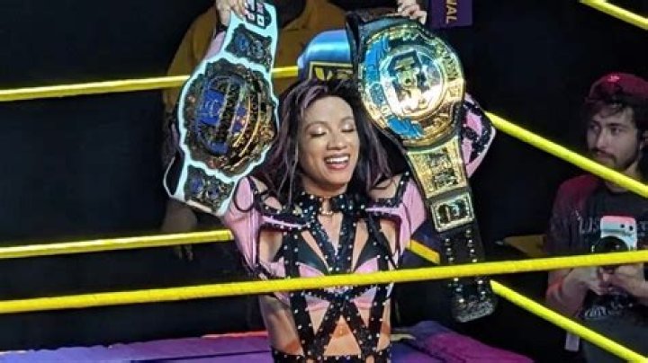 mercedes mone holding the iwgp women's title