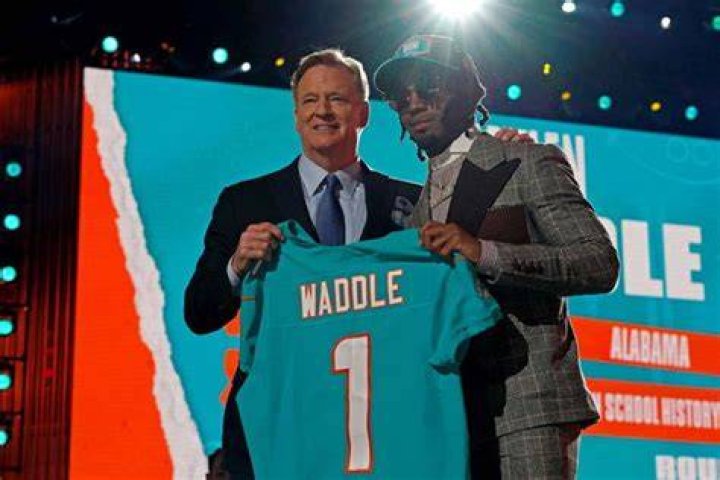 Miami Dolphins Coach Wes Welker Likens Young Jaylen Waddle to Elite NFL Wide
Receiver: “It’s Kind of Tyreek Hill-ish, How He’s Just Able to Get That Ball and
Really Burst Out of It”
