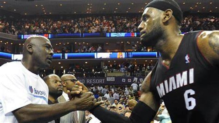 Michael Jordan Promotional Video For Packers Vs Patriots Sparks Hilarious Response From LeBron James