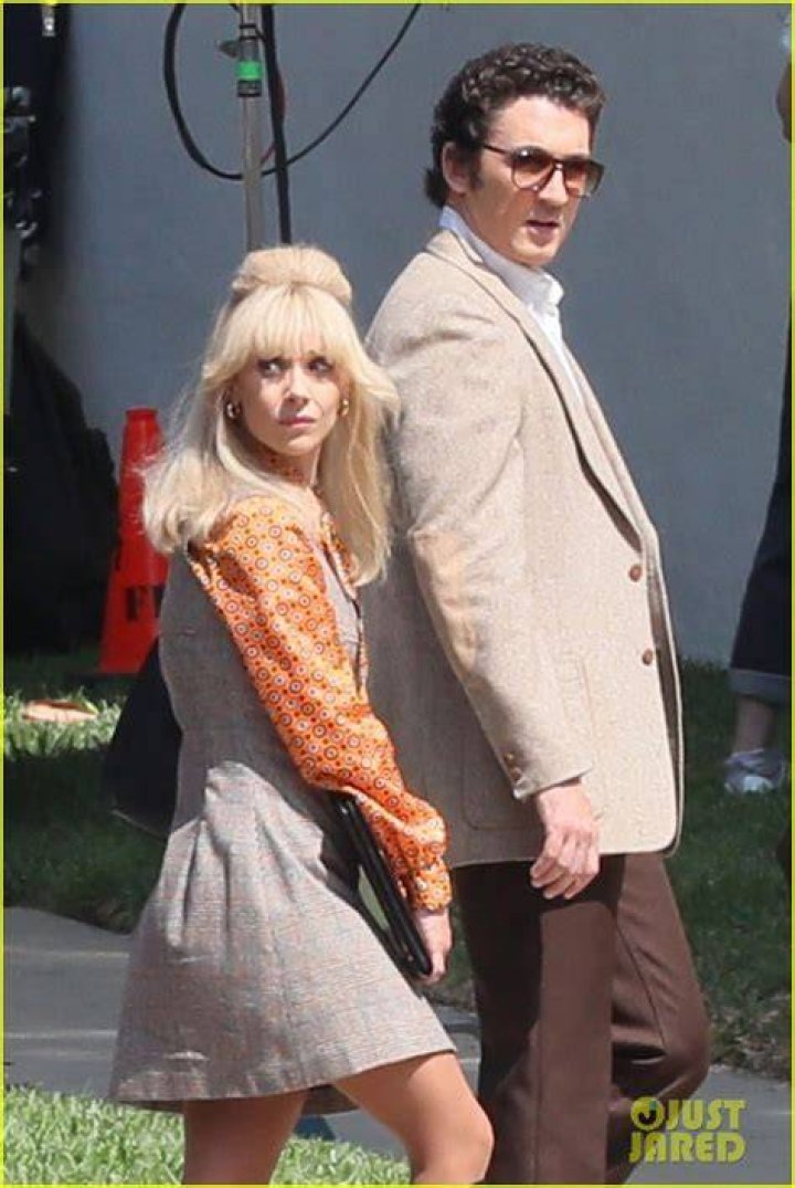 Miles Teller and Juno Temple in The Offer