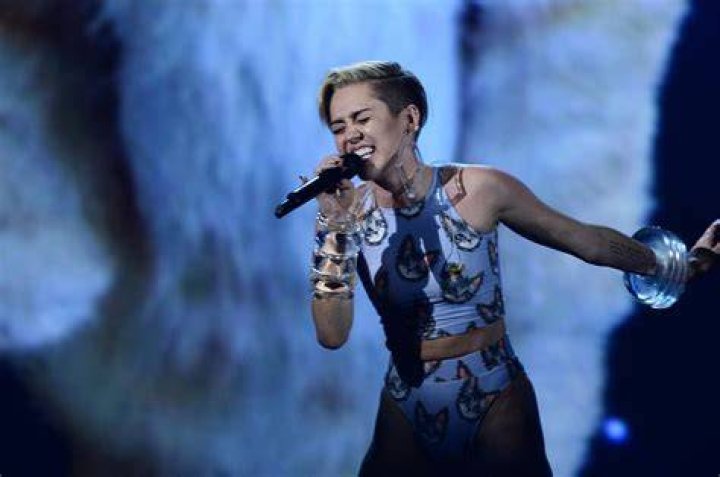 Miley Performs in Her Underwear After Missing Costume Change
