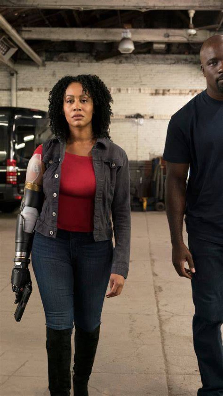 Misty Knight bionic arm Luke Cage The Defenders