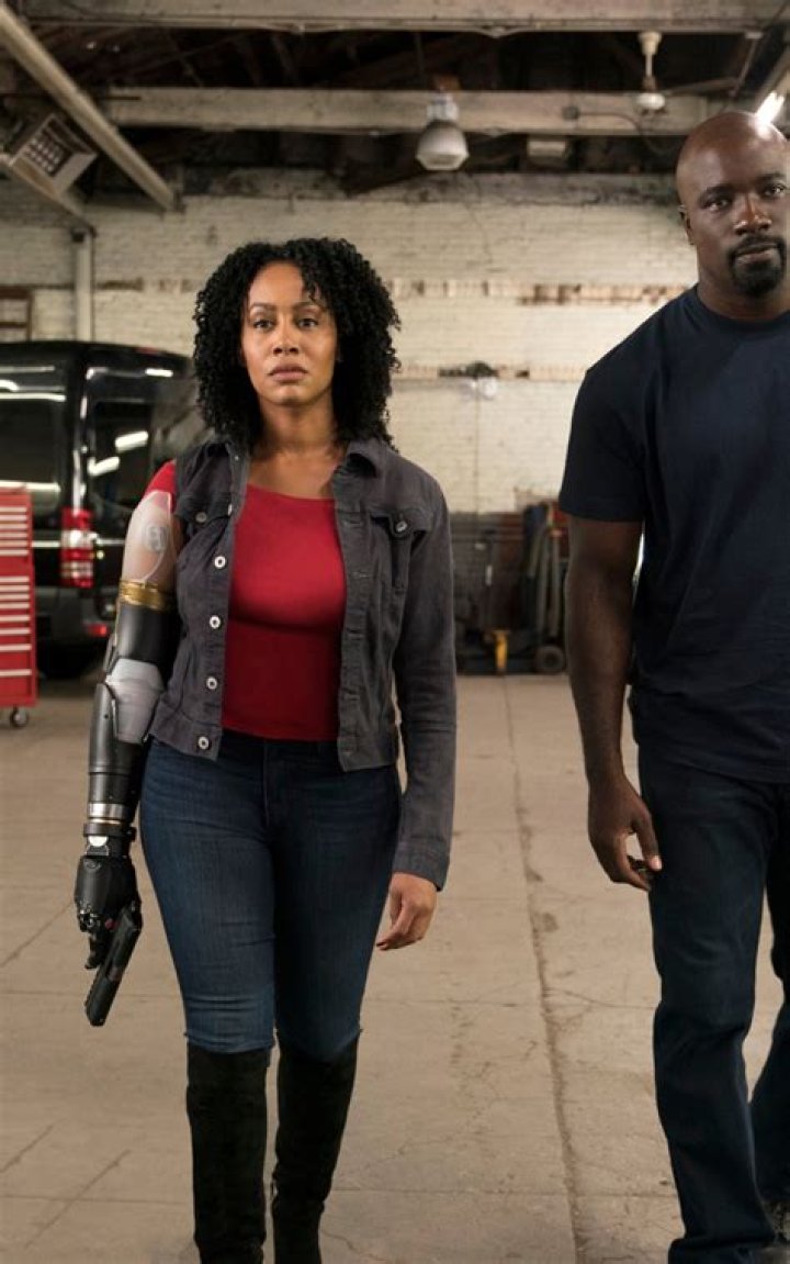 Misty Knight walking with Luke Cage in Defenders.