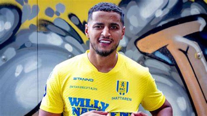 Mohamed Ihattaren's net worth, salary, contract, house, cars, age, stats, dating history, Ajax, FIFA 22