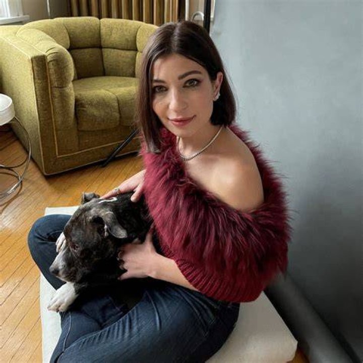 mona akhavi mona akhavi