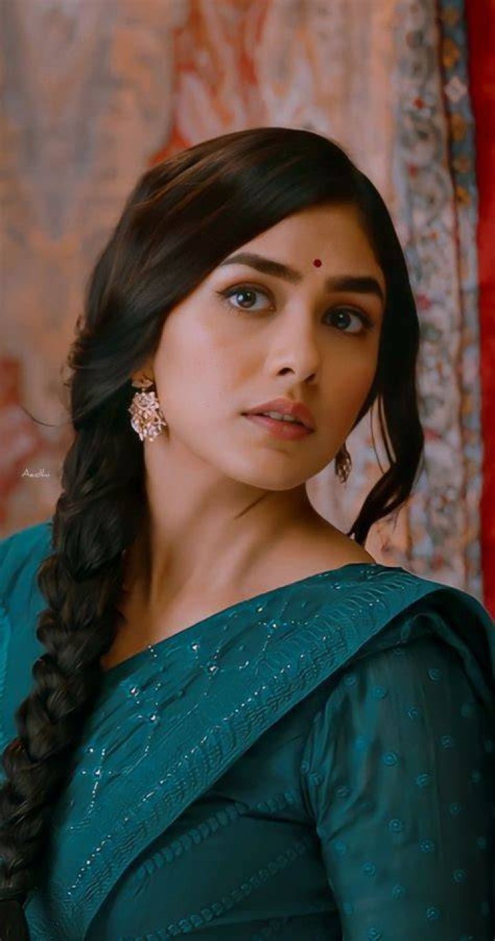 Mrunal Thakur's Rumoured Boyfriend Arjit Taneja Wishes Her In Style For
