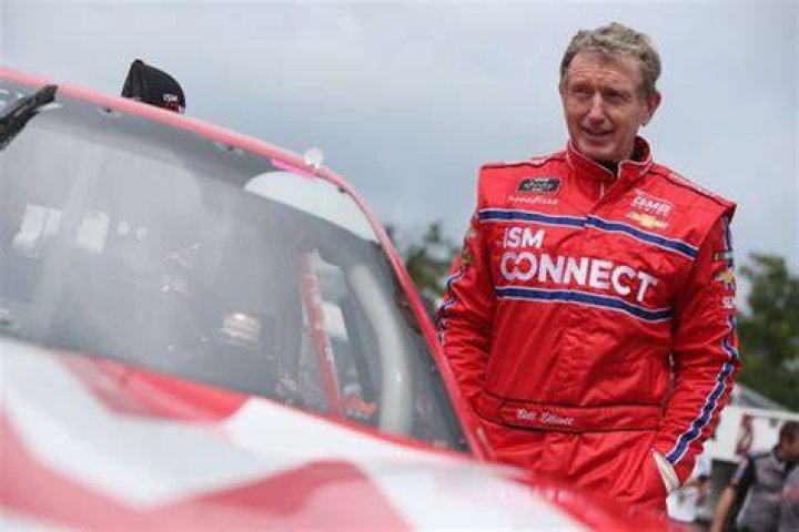 NASCAR Legend Bill Elliott’s Iconic Gift to Rival Proved Why Chase Elliott’s
Father Was The Most Popular Driver of His Time