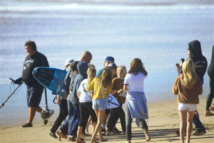 “Never Too Humble”: While Paying a Visit to an Old Friend Kelly Slater Also Did
Bond With Some Local Future Surfers That Made Fans Melt