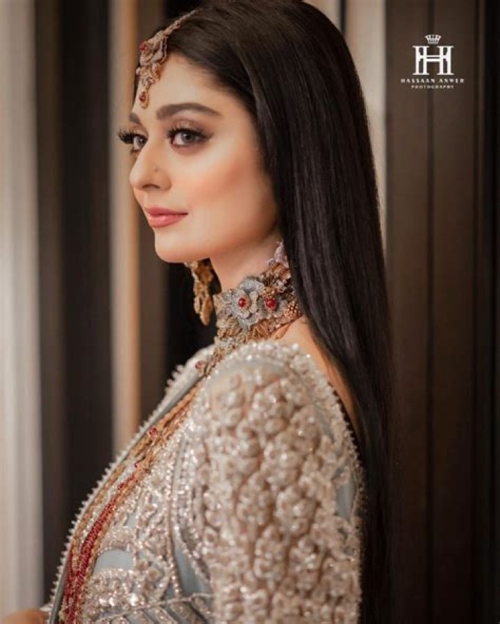 Noor Zafar Khan Looked Ethereal In The Latest Bridal Shoot Reviewit.pk