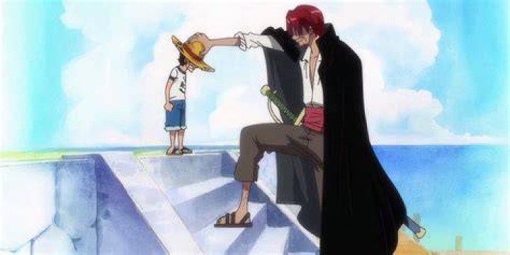 One Piece Luffy getting his hat put on his head
