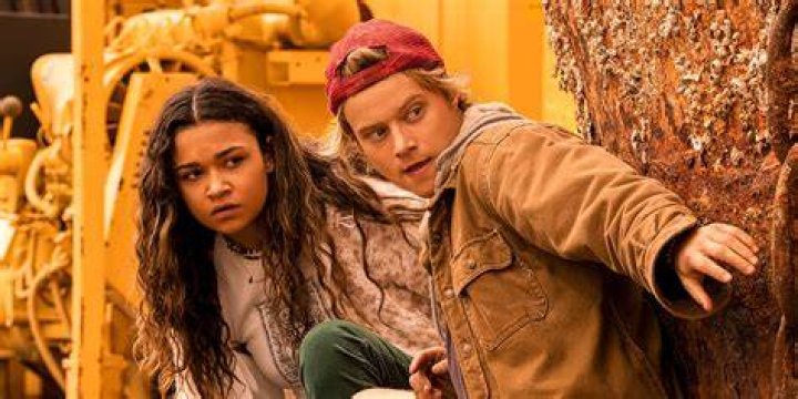 Outer Banks: 8 Reasons JJ & Kiara Are Meant To Be