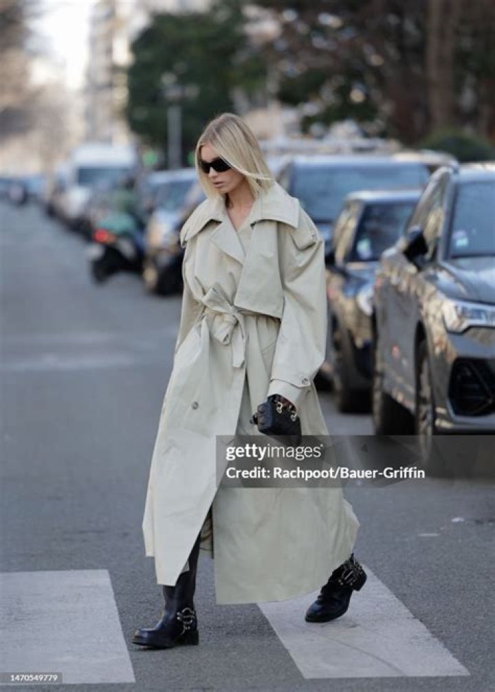 paris, france march 01 julia fox attends the courr&egrave;ges womenswear fall winter 2023 2024 show as part of paris fashion week on march 01, 2023 in paris, france photo by jacopo raulegetty images