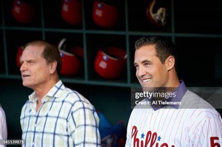 Pat Burrell, former Philadelphia Phillies left fielder, signs new deal
