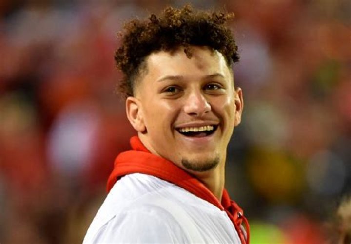 Patrick Mahomes Made 20,000-Seater T-Mobile Center Lose Their Minds When He Was
Welcomed On Stage By American Singer Who Is Also His Lookalike