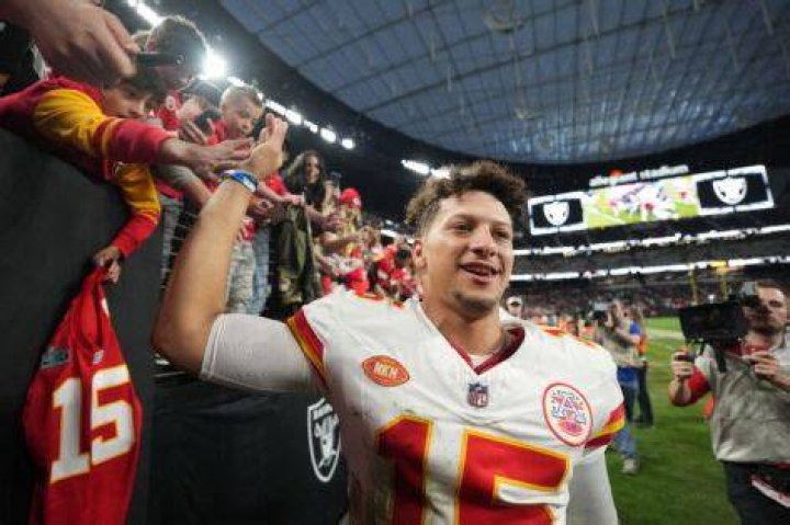 Patrick Mahomes Reveals Real Reason Behind $1299 Christmas Gift for Chiefs
Teammates