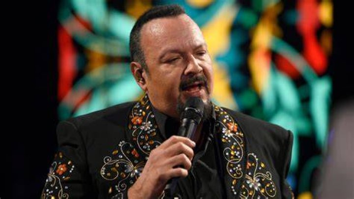 Pepe Aguilar hoy cumple 52 a&ntilde;os y ellas son las mujeres de las que se