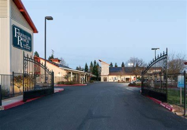 Pet Hospital Facility Highlights Franklin Ranch Pet Hospital