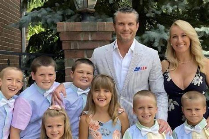 Pete Hegseth Bio, Age, Family, Wife, Children, College, Height, Salary, Net