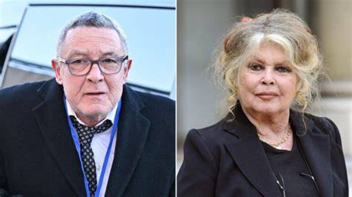 Photo Brigitte Bardot et son mari Bernard d'Ormale &agrave; Paris en 2002