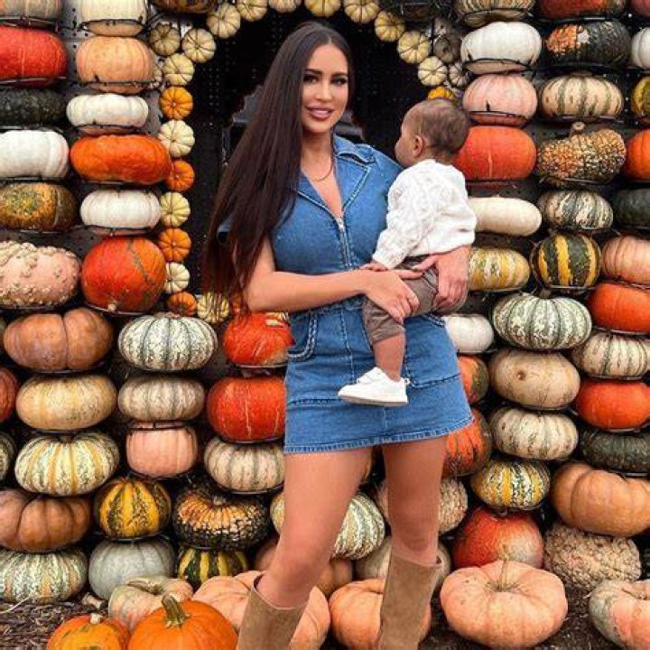 Photos from Maralee Nichols' Cutest Pics With Theo Thompson