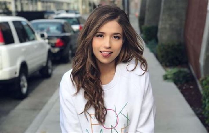 Pokimane Net worth, Age: Wife, Bio-Wiki, Weight, Kids
