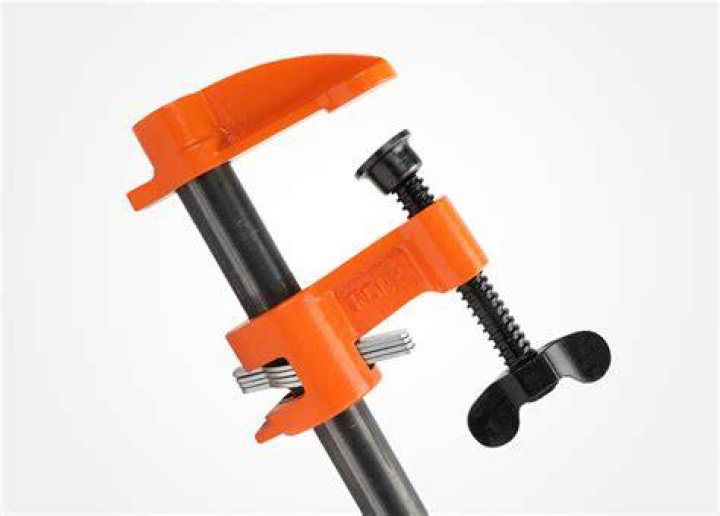 Pony 3:4in Pipe Clamp Ecomm Lowes.com