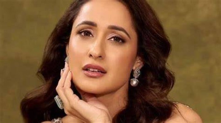 Pragya Jaiswal Affairs, Height, Age, Net Worth, Bio and More