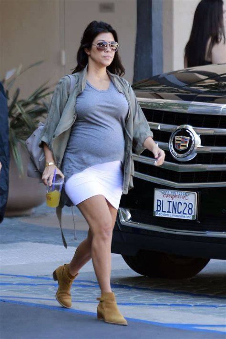 Pregnant KOURTNEY KARDASHIAN Out and About in Los Angeles HawtCelebs