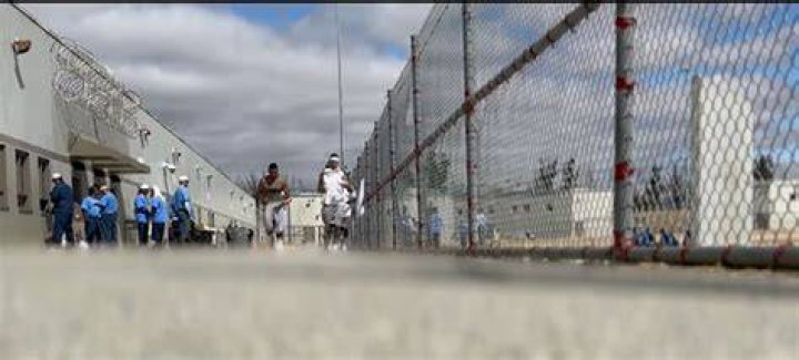 Prison Inmate Grabs the Attention of Sporting World After His Emotional Gesture
Towards Prison Guard