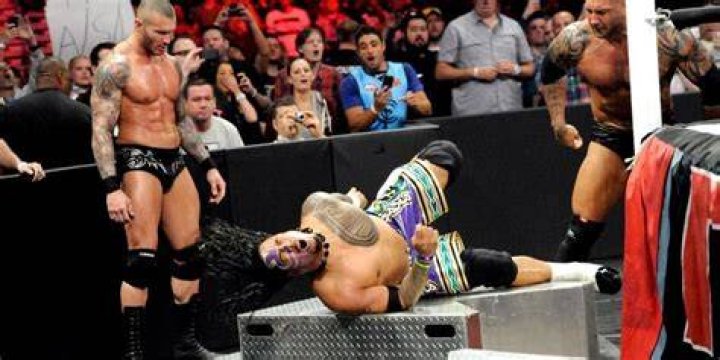 Randy Orton v The Usos 