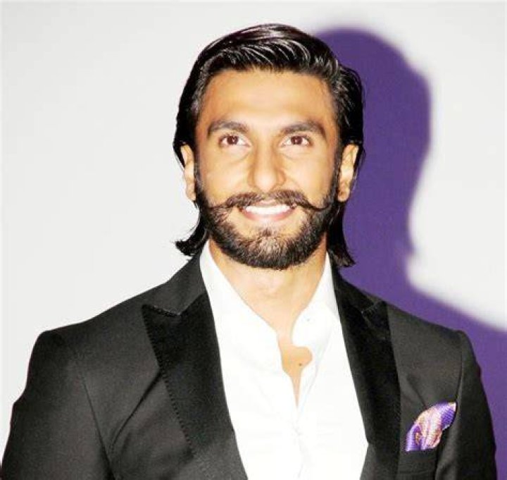 Ranveer Singh Biography, Wiki, Family, Age, Lifestyle, Girlfriend, Net Worth, Instagram, Photos And More