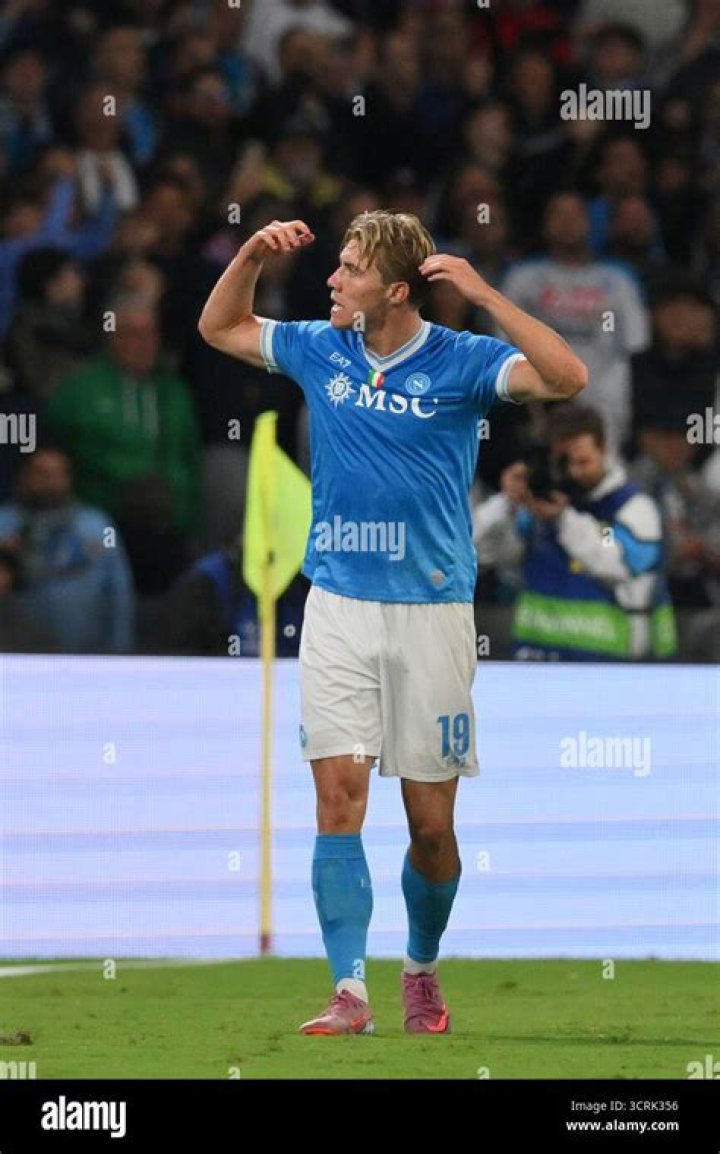 Rasmus Hojlund celebrates after scoring his fourth goal in four consecutive games for Manchester United.