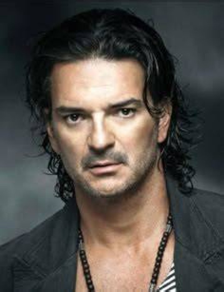 Ricardo Arjona Biography, Age, Height, Weight, Family, Wiki & More