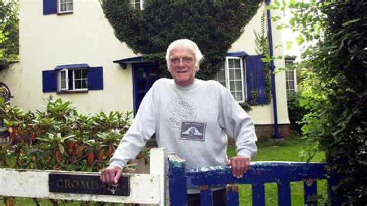 Richard Graydon, Stuntman for James Bond Films, Dies at 92