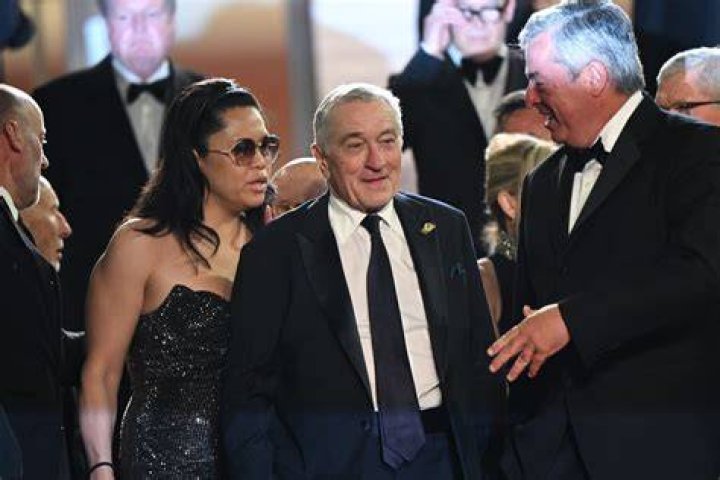 Robert De Niro planeja pedir m&atilde;o em casamento de namorada 34 anos mais
