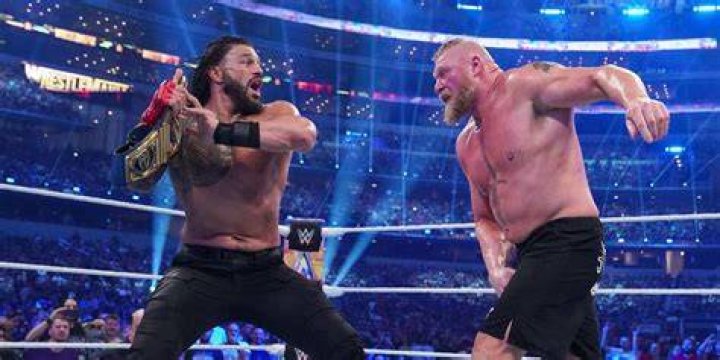 Roman Reigns v Brock Lesnar SummerSlam 2022 Cropped