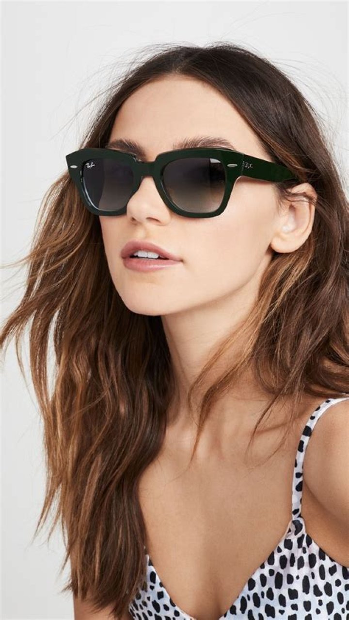 Round face: Wayfarer