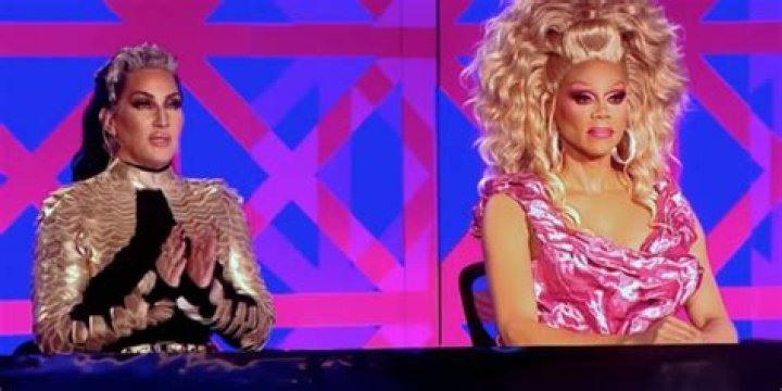 RuPaul and Michelle Visage sitting together on The RuPaul Show (1996)