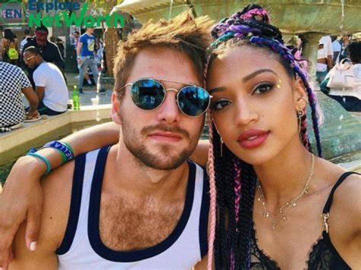 Samantha Logan Net Worth & Salary The Wealthy Celebs