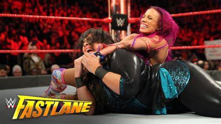 Sasha Banks v Nia Jax Royal Rumble 2017 kickoff show Cropped