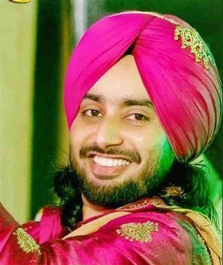 Satinder Sartaaj Height, Affairs, Net Worth, Age, Bio and More