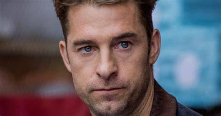 Scott Speedman Told to Keep Shirt On, TV World Mourns