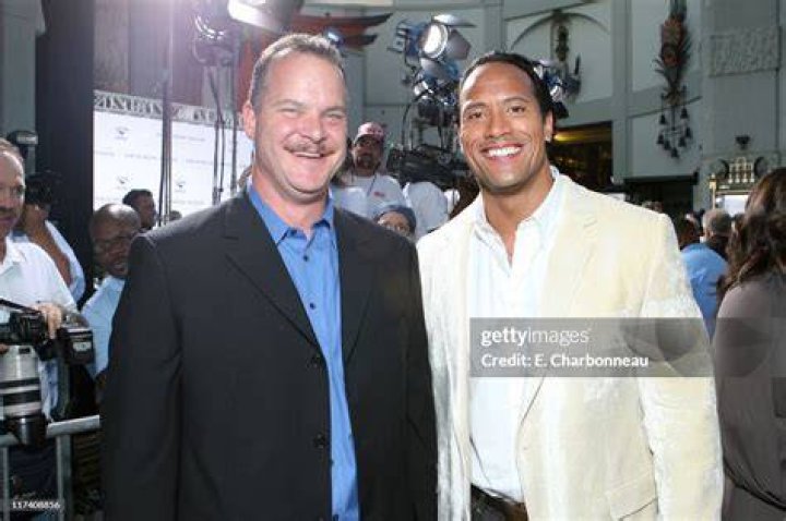 Sean porter (Dwayne Johnson) grinning at Michael Moore (Xzibit) Gridiron Gang