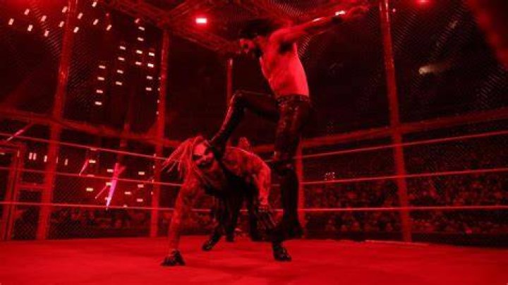 Seth Rollins Vs The Fiend inside Hell in a Cell